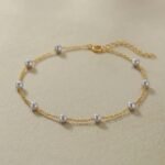 Dans le titre il faut donner le type de produit et la pierre ou la catégorie, par exemple si le produit contient une pierre il doit commencer par : Bracelet Pierre de Lune, par exemple, s’il ne contient pas de pierre mais contient un symbole il faut dire par exemple : Bracelet Arbre de Vie, s’il ne contient ni pierre ni symbole tu dis, Collier Homme, Bracelet Enfant, etc... par la suite il y a le tiret 6 (-), et ensuite c'est le titre du produit il doit dégager une énergie du bracelet, généralement L’IA utilise une caractéristique de la pierre pour donner le titre, par exemple pour la pierre Aigue-Marine, il la relie toujours avec la mer, exemple : Éclat Marin, ce nom c’est la beauté du produit mais malheureusement l’IA est trop répétitive sur ce point donc quand je génère les titres avec lark je dois toujours relire les titres car il donne toujours le même nom, ensuite nous avons la virgule et la matière du produit, mais sur Moment Ici, on doit uniquement mentionner la matière quand c’est de l’argent ou de l’or mais jamais quand c’est de l’acier ou du cuivre ou une autre matière qui n’a pas de valeur, donc si c’est argent, on écrit simplement argent, si c’est une autre matière on laisse vide. Concernant la rédaction de la fiche, elle se base principalement sur les caractéristiques que tu donnes quand tu remplis les caractéristiques de produit, plus il y a de caractéristiques plus la description de produit est riche, le premier paragraphe présente le produit (bracelet, collier, etc...) ensuite il commence à expliquer les caractéristiques, les tailles disponibles, les couleurs, la matière, le design selon les caractéristiques que tu donnes sur lark et selon ce qu’il analyse sur l’image du produit, vers la fin, il y a un message que Claire aime toujours ajouter, qui dis que c’est un super cadeau à offrir etc... pour que le client accroche. Concenrant la nouvelle fiche à remplir sur Shopify, ça se rempli automatiquement, mais les informations nécessaires qu’on doit remplir parfois manuellement et qu’on doit bien vérifier c’est : la matière, le type de produit (clous oreilles, bague large/ajustable, etc...), taille du produit (longuers et parfois largeur ) , le détail sur le produit s’il est ajustable ou pas, lantaille du pendentif, le poids, la taille des pierres du produits, la couleur du produit (c’est pour ça que j’ai souvent besoin de savoir si le produit est en argent ou argent plaqué or car on mentionne couleur argent ou couleur or ou les 2 s’il y a 2 variants), le type de pierres qu’il y a dans le produit, le symbole qu’il y a dans le produit s’il y en a, les tailles disponibles avec leurs SKU si le produit a plusieurs tailles, et le prix. Je crois que c’est les informations nécessaires dont nous avons besoin.