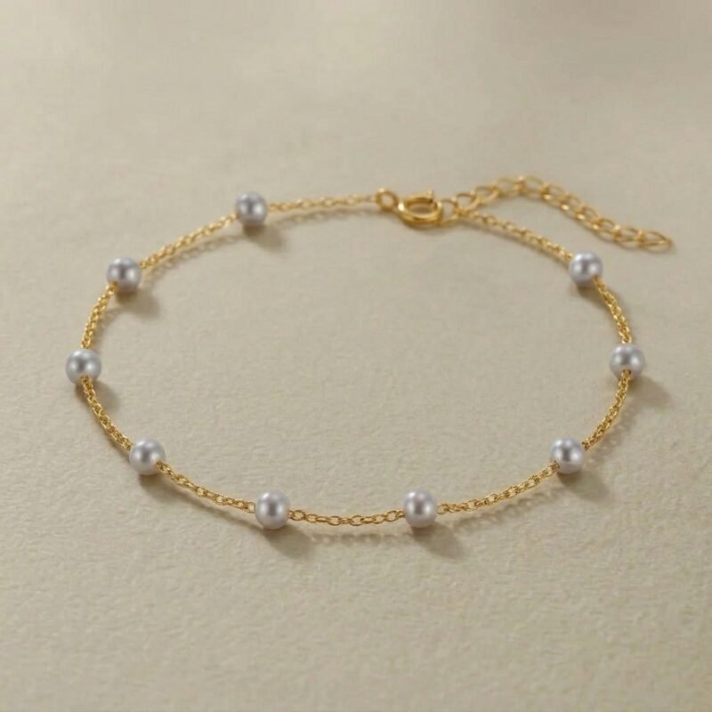 Elegant Pearl Station Anklet – Serene Moonlight (2) Dans le titre il faut donner le type de produit et la pierre ou la catégorie, par exemple si le produit contient une pierre il doit commencer par : Bracelet Pierre de Lune, par exemple, s’il ne contient pas de pierre mais contient un symbole il faut dire par exemple : Bracelet Arbre de Vie, s’il ne contient ni pierre ni symbole tu dis, Collier Homme, Bracelet Enfant, etc... par la suite il y a le tiret 6 (-), et ensuite c'est le titre du produit il doit dégager une énergie du bracelet, généralement L’IA utilise une caractéristique de la pierre pour donner le titre, par exemple pour la pierre Aigue-Marine, il la relie toujours avec la mer, exemple : Éclat Marin, ce nom c’est la beauté du produit mais malheureusement l’IA est trop répétitive sur ce point donc quand je génère les titres avec lark je dois toujours relire les titres car il donne toujours le même nom, ensuite nous avons la virgule et la matière du produit, mais sur Moment Ici, on doit uniquement mentionner la matière quand c’est de l’argent ou de l’or mais jamais quand c’est de l’acier ou du cuivre ou une autre matière qui n’a pas de valeur, donc si c’est argent, on écrit simplement argent, si c’est une autre matière on laisse vide. Concernant la rédaction de la fiche, elle se base principalement sur les caractéristiques que tu donnes quand tu remplis les caractéristiques de produit, plus il y a de caractéristiques plus la description de produit est riche, le premier paragraphe présente le produit (bracelet, collier, etc...) ensuite il commence à expliquer les caractéristiques, les tailles disponibles, les couleurs, la matière, le design selon les caractéristiques que tu donnes sur lark et selon ce qu’il analyse sur l’image du produit, vers la fin, il y a un message que Claire aime toujours ajouter, qui dis que c’est un super cadeau à offrir etc... pour que le client accroche. Concenrant la nouvelle fiche à remplir sur Shopify, ça se rempli automatiquement, mais les informations nécessaires qu’on doit remplir parfois manuellement et qu’on doit bien vérifier c’est : la matière, le type de produit (clous oreilles, bague large/ajustable, etc...), taille du produit (longuers et parfois largeur ) , le détail sur le produit s’il est ajustable ou pas, lantaille du pendentif, le poids, la taille des pierres du produits, la couleur du produit (c’est pour ça que j’ai souvent besoin de savoir si le produit est en argent ou argent plaqué or car on mentionne couleur argent ou couleur or ou les 2 s’il y a 2 variants), le type de pierres qu’il y a dans le produit, le symbole qu’il y a dans le produit s’il y en a, les tailles disponibles avec leurs SKU si le produit a plusieurs tailles, et le prix. Je crois que c’est les informations nécessaires dont nous avons besoin.