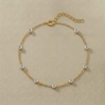 Dans le titre il faut donner le type de produit et la pierre ou la catégorie, par exemple si le produit contient une pierre il doit commencer par : Bracelet Pierre de Lune, par exemple, s’il ne contient pas de pierre mais contient un symbole il faut dire par exemple : Bracelet Arbre de Vie, s’il ne contient ni pierre ni symbole tu dis, Collier Homme, Bracelet Enfant, etc... par la suite il y a le tiret 6 (-), et ensuite c'est le titre du produit il doit dégager une énergie du bracelet, généralement L’IA utilise une caractéristique de la pierre pour donner le titre, par exemple pour la pierre Aigue-Marine, il la relie toujours avec la mer, exemple : Éclat Marin, ce nom c’est la beauté du produit mais malheureusement l’IA est trop répétitive sur ce point donc quand je génère les titres avec lark je dois toujours relire les titres car il donne toujours le même nom, ensuite nous avons la virgule et la matière du produit, mais sur Moment Ici, on doit uniquement mentionner la matière quand c’est de l’argent ou de l’or mais jamais quand c’est de l’acier ou du cuivre ou une autre matière qui n’a pas de valeur, donc si c’est argent, on écrit simplement argent, si c’est une autre matière on laisse vide. Concernant la rédaction de la fiche, elle se base principalement sur les caractéristiques que tu donnes quand tu remplis les caractéristiques de produit, plus il y a de caractéristiques plus la description de produit est riche, le premier paragraphe présente le produit (bracelet, collier, etc...) ensuite il commence à expliquer les caractéristiques, les tailles disponibles, les couleurs, la matière, le design selon les caractéristiques que tu donnes sur lark et selon ce qu’il analyse sur l’image du produit, vers la fin, il y a un message que Claire aime toujours ajouter, qui dis que c’est un super cadeau à offrir etc... pour que le client accroche. Concenrant la nouvelle fiche à remplir sur Shopify, ça se rempli automatiquement, mais les informations nécessaires qu’on doit remplir parfois manuellement et qu’on doit bien vérifier c’est : la matière, le type de produit (clous oreilles, bague large/ajustable, etc...), taille du produit (longuers et parfois largeur ) , le détail sur le produit s’il est ajustable ou pas, lantaille du pendentif, le poids, la taille des pierres du produits, la couleur du produit (c’est pour ça que j’ai souvent besoin de savoir si le produit est en argent ou argent plaqué or car on mentionne couleur argent ou couleur or ou les 2 s’il y a 2 variants), le type de pierres qu’il y a dans le produit, le symbole qu’il y a dans le produit s’il y en a, les tailles disponibles avec leurs SKU si le produit a plusieurs tailles, et le prix. Je crois que c’est les informations nécessaires dont nous avons besoin.