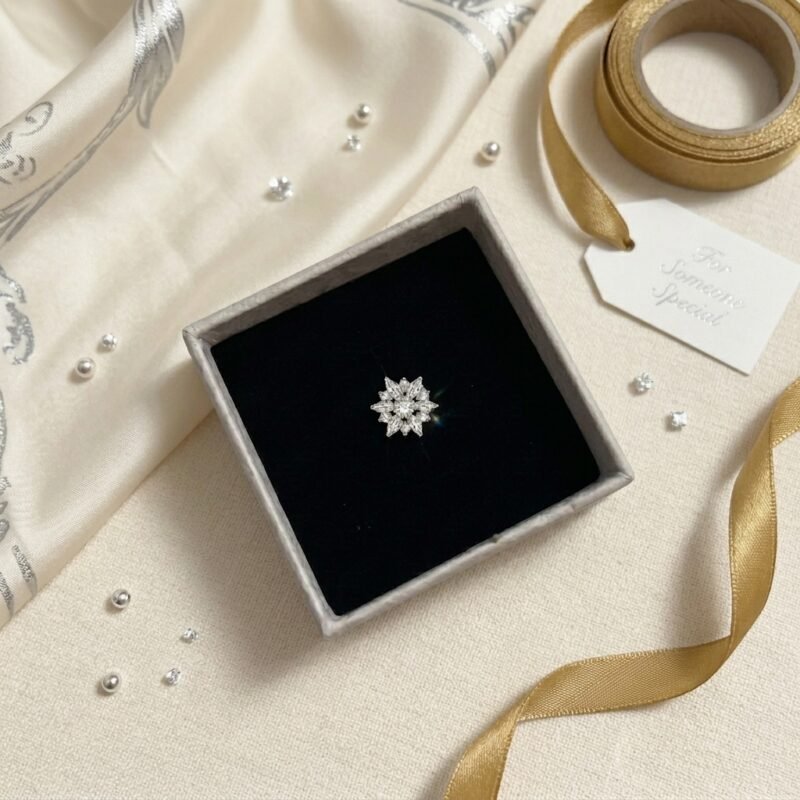 Hexagram Brooch - Tiny Starlight (3) Hexagram Brooch - Tiny Starlight